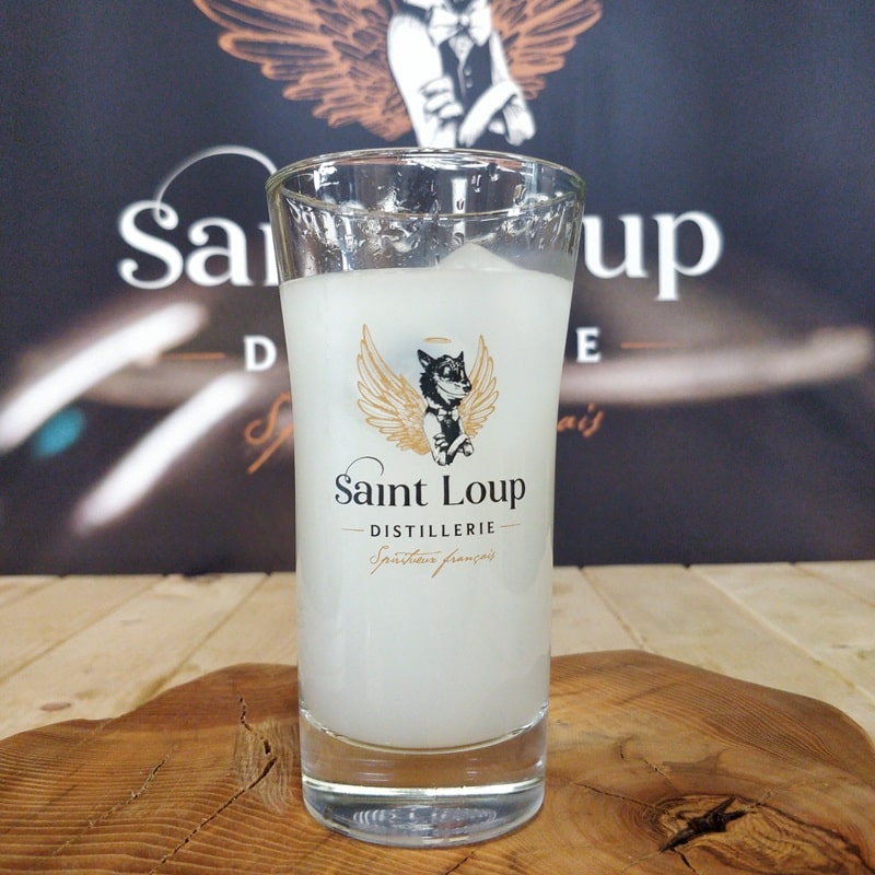 Verre long drink avec le logo de la distillerie Saint Loup
